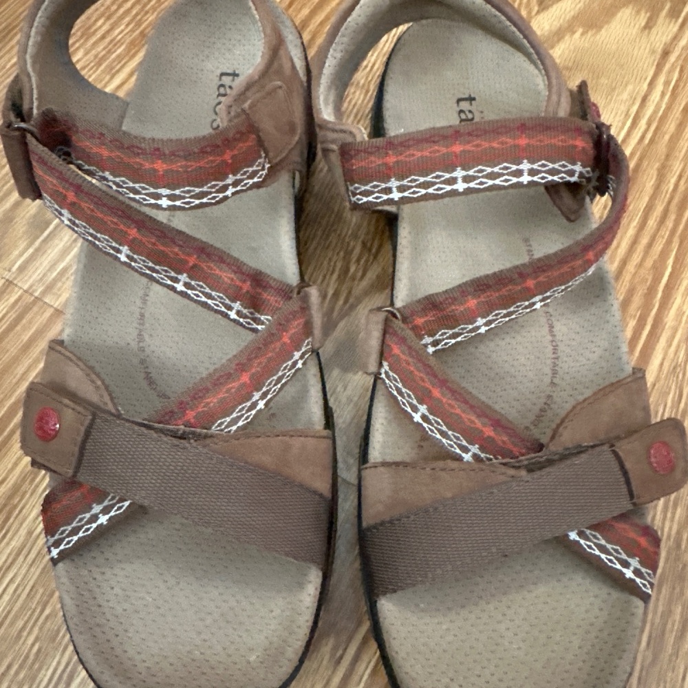 Taos Ladies Sandals Size 9